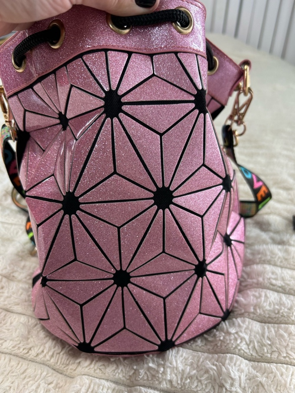 Pink Geometric Drawstring Bucket Bag with Gold Chain - Picture 8 of 11